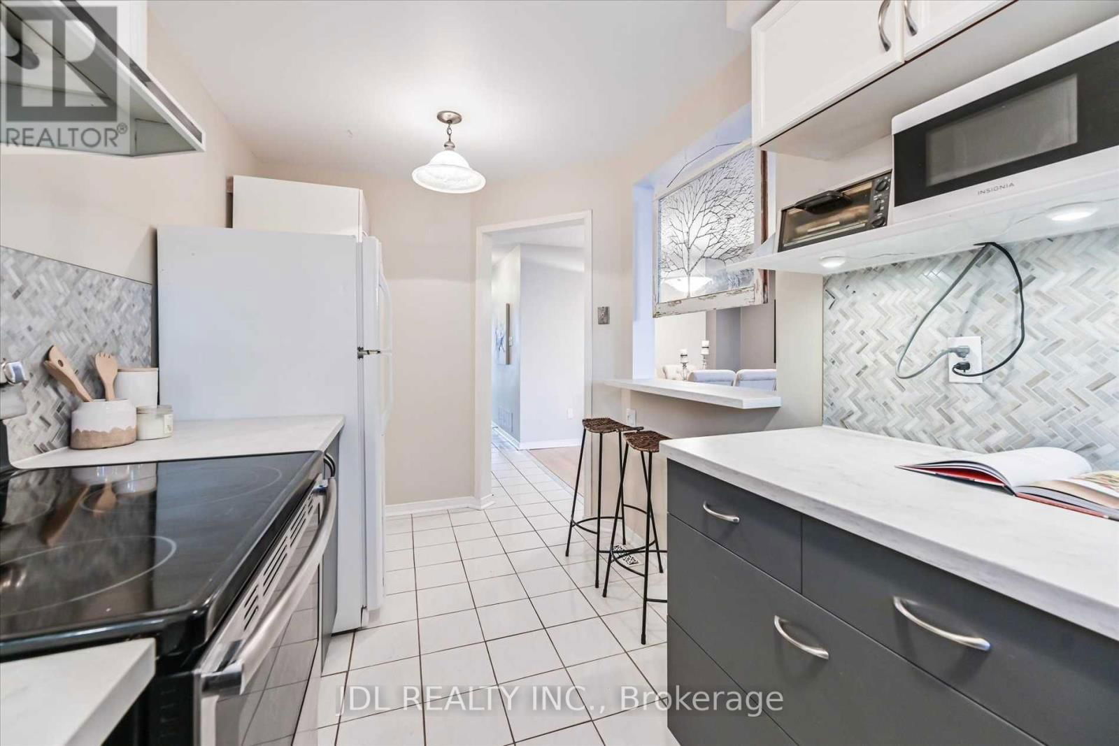 4 - 1500 REEVES GATE Image 12