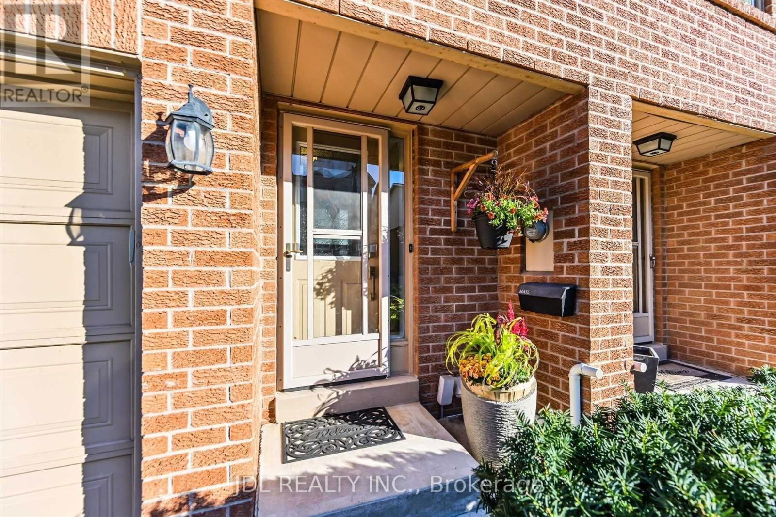 4 - 1500 REEVES GATE Image 3