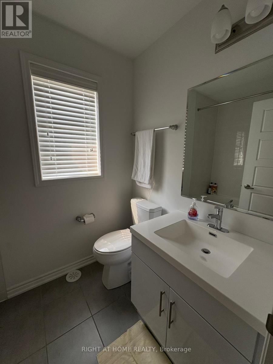 976 HICKORY CRESCENT Image 13