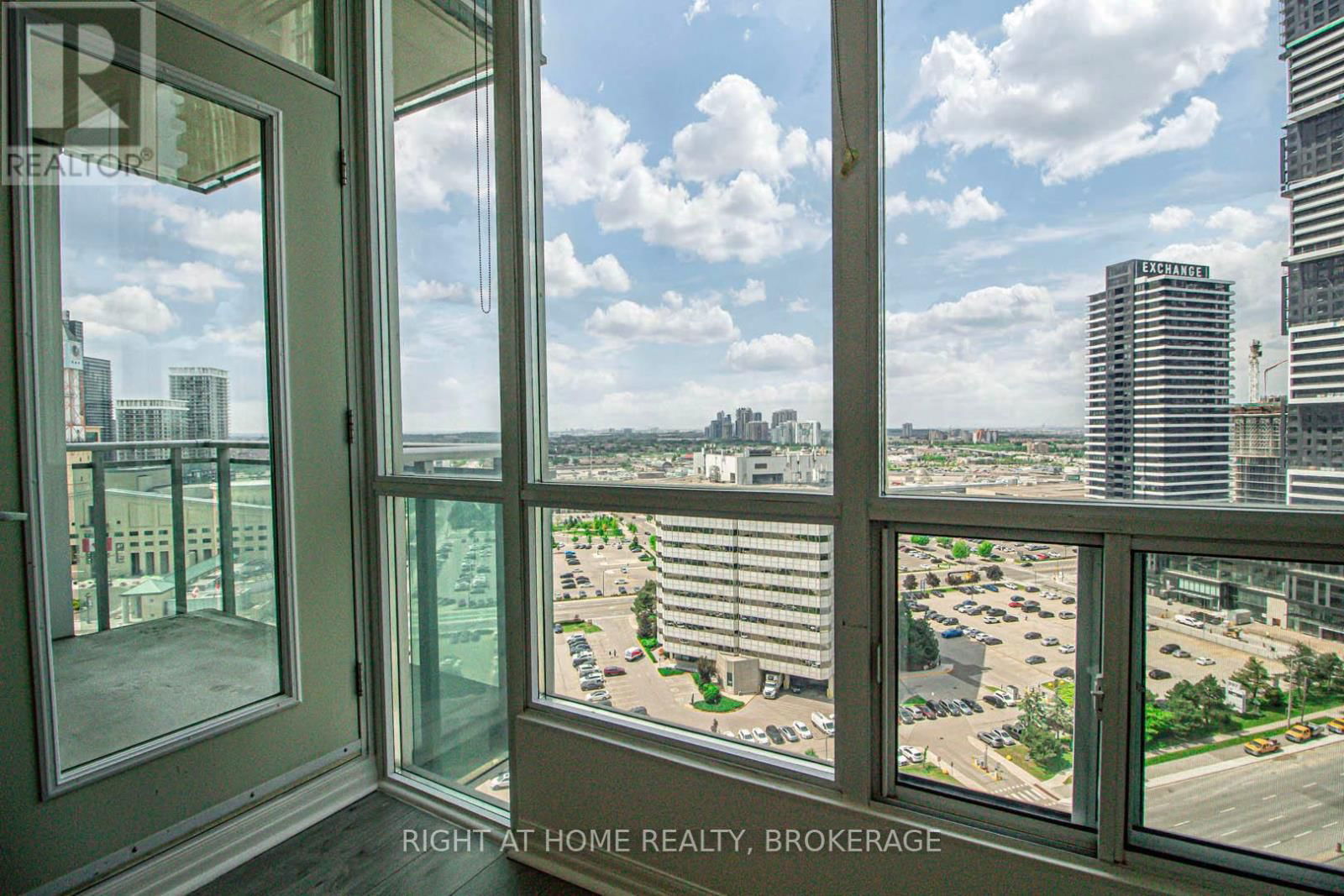 1903 - 3939 DUKE OF YORK BOULEVARD Image 16