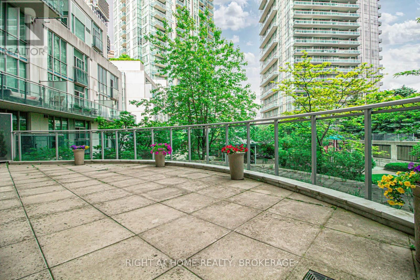 1903 - 3939 DUKE OF YORK BOULEVARD Image 25