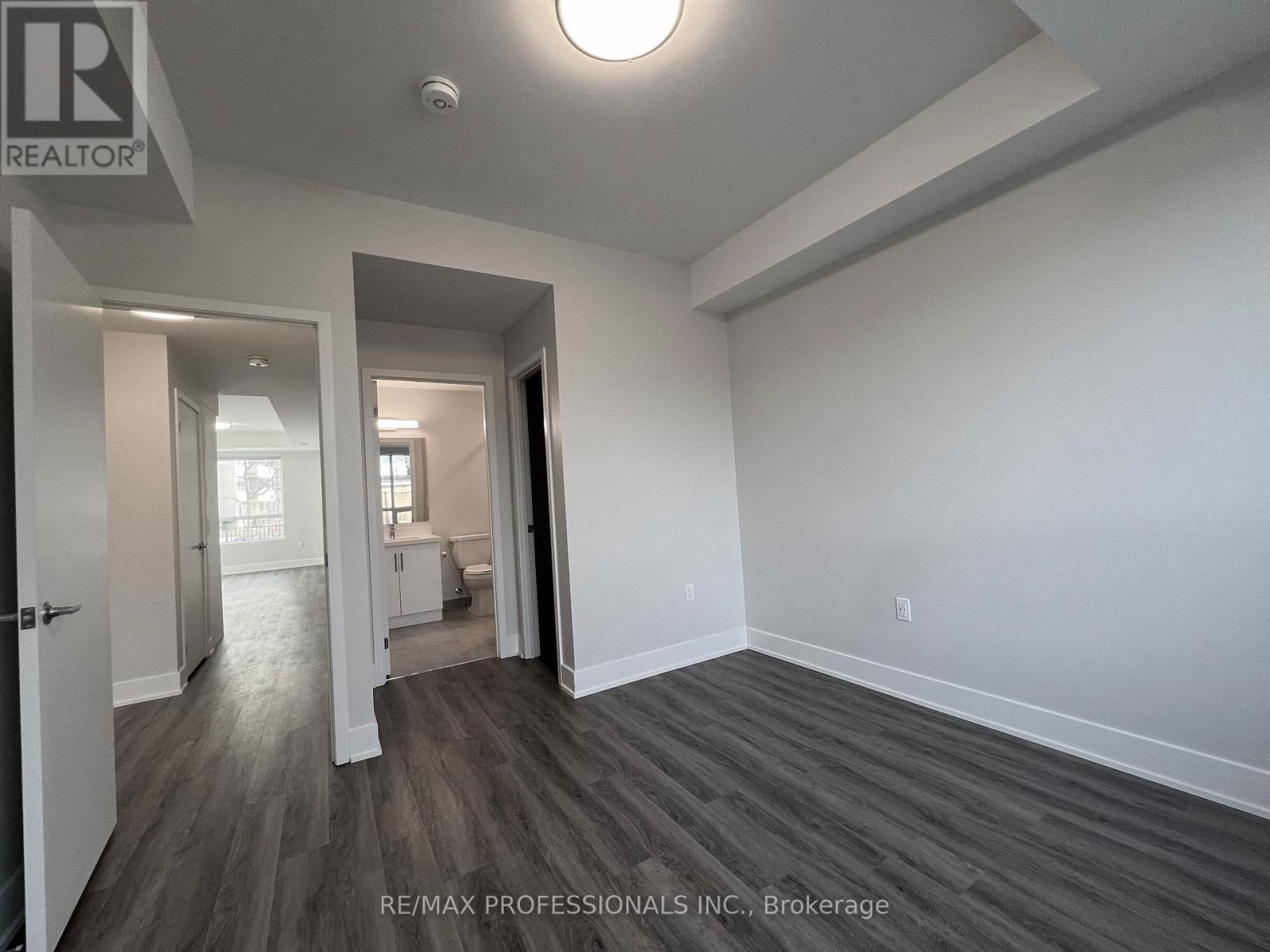 112 - 62 DIXFIELD DRIVE Image 10