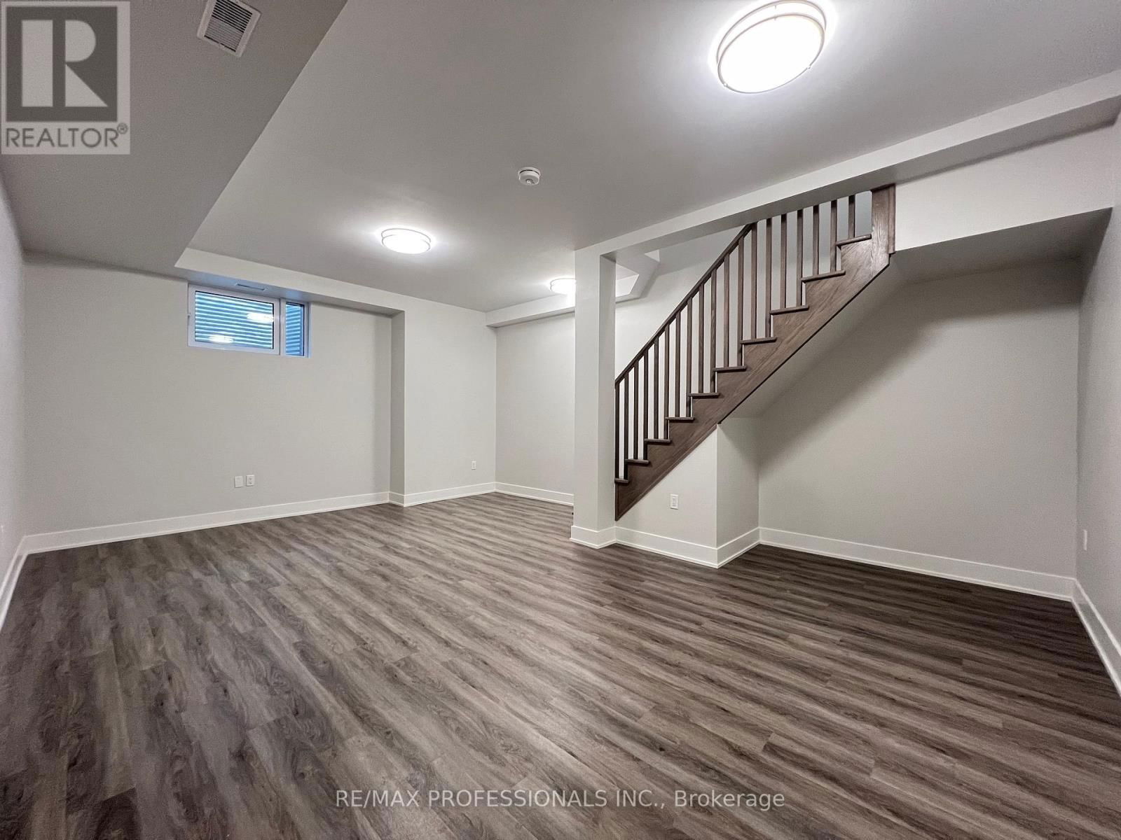 112 - 62 DIXFIELD DRIVE Image 15