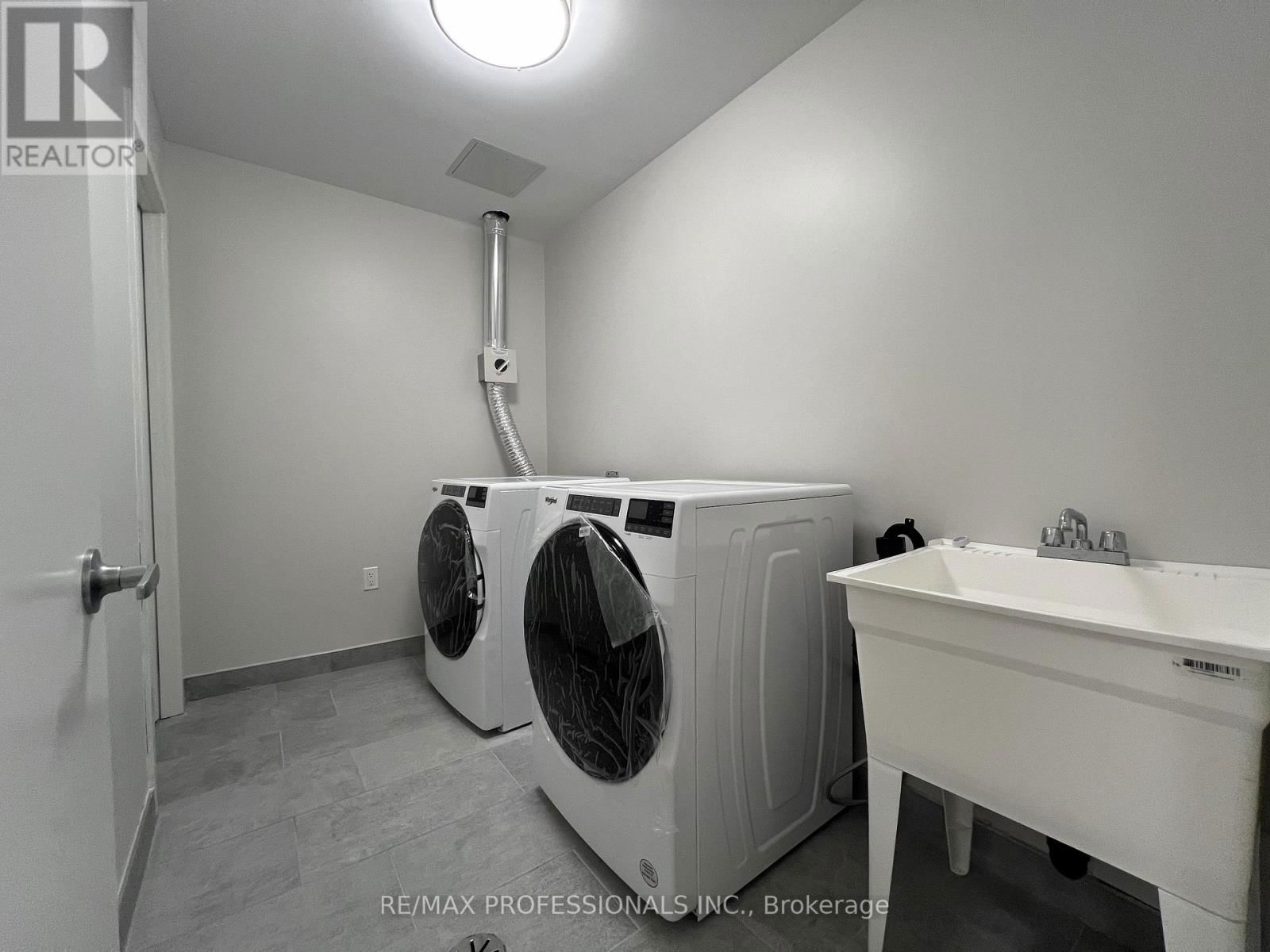 112 - 62 DIXFIELD DRIVE Image 17