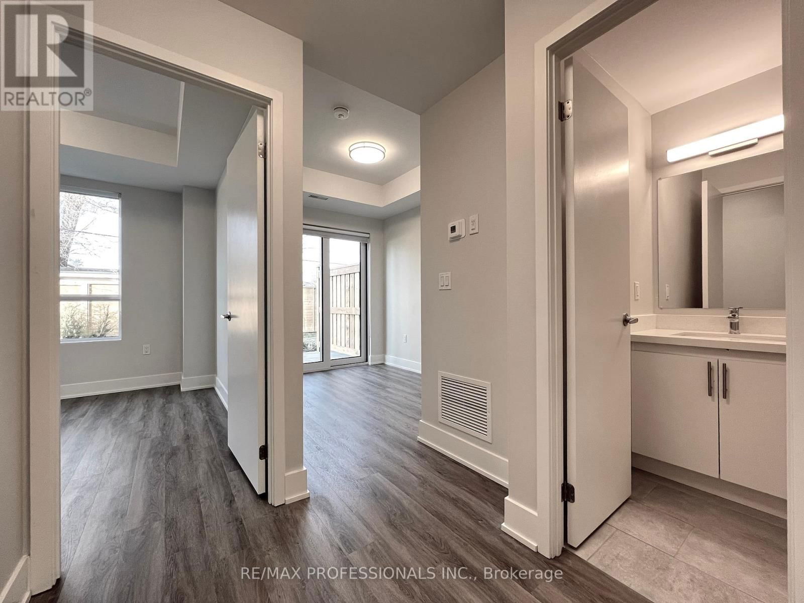 112 - 62 DIXFIELD DRIVE Image 6