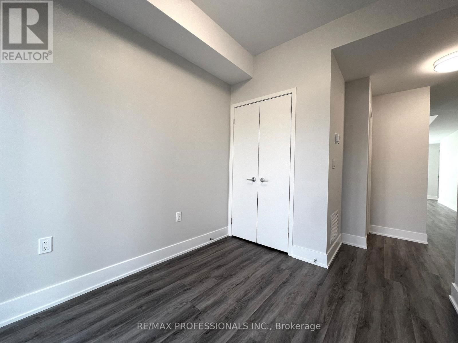 112 - 62 DIXFIELD DRIVE Image 8