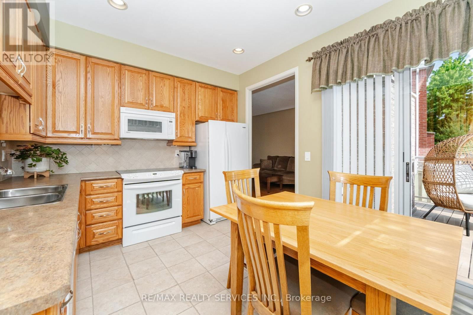 8 INWOOD PLACE Image 11