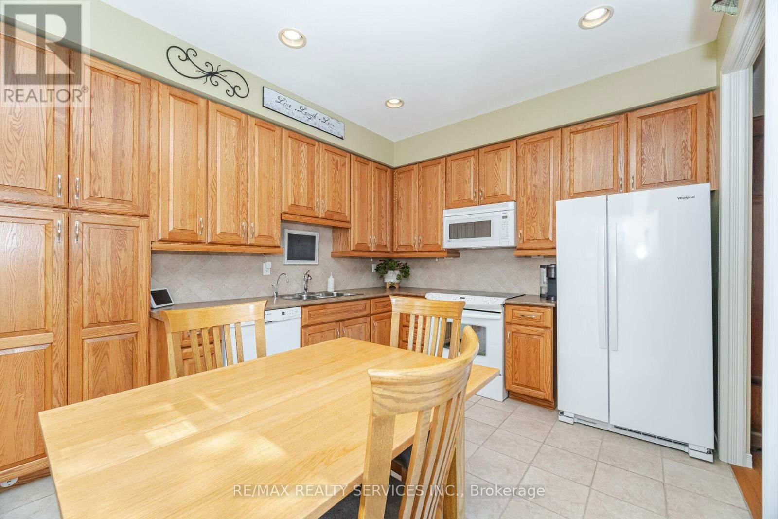 8 INWOOD PLACE Image 14