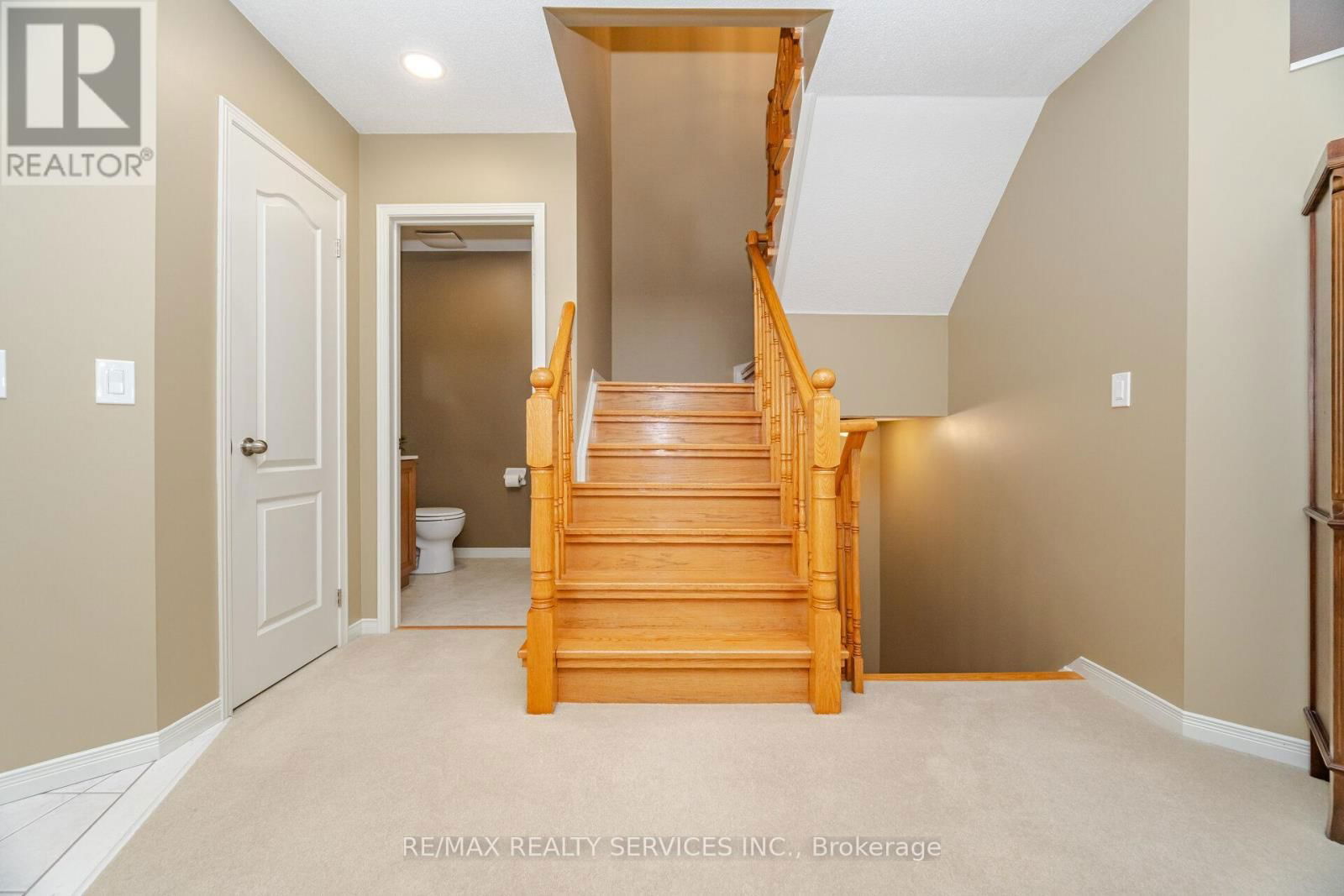 8 INWOOD PLACE Image 16