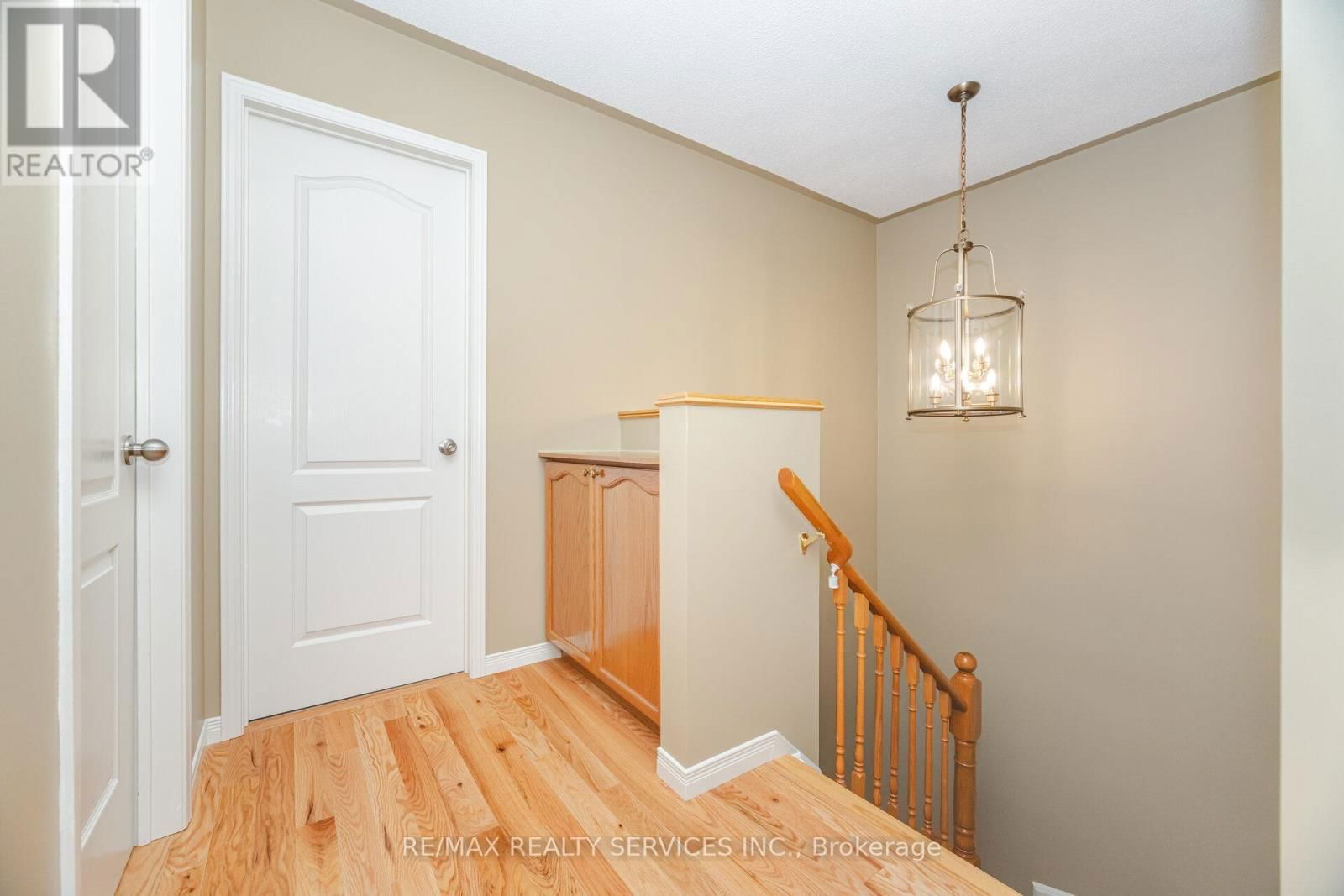 8 INWOOD PLACE Image 17