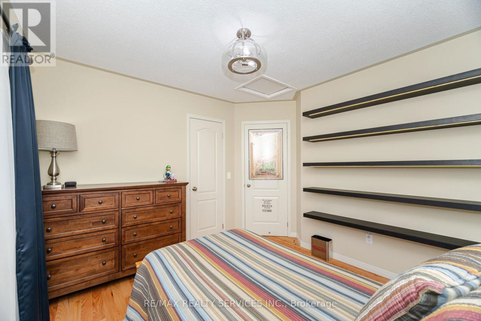 8 INWOOD PLACE Image 23