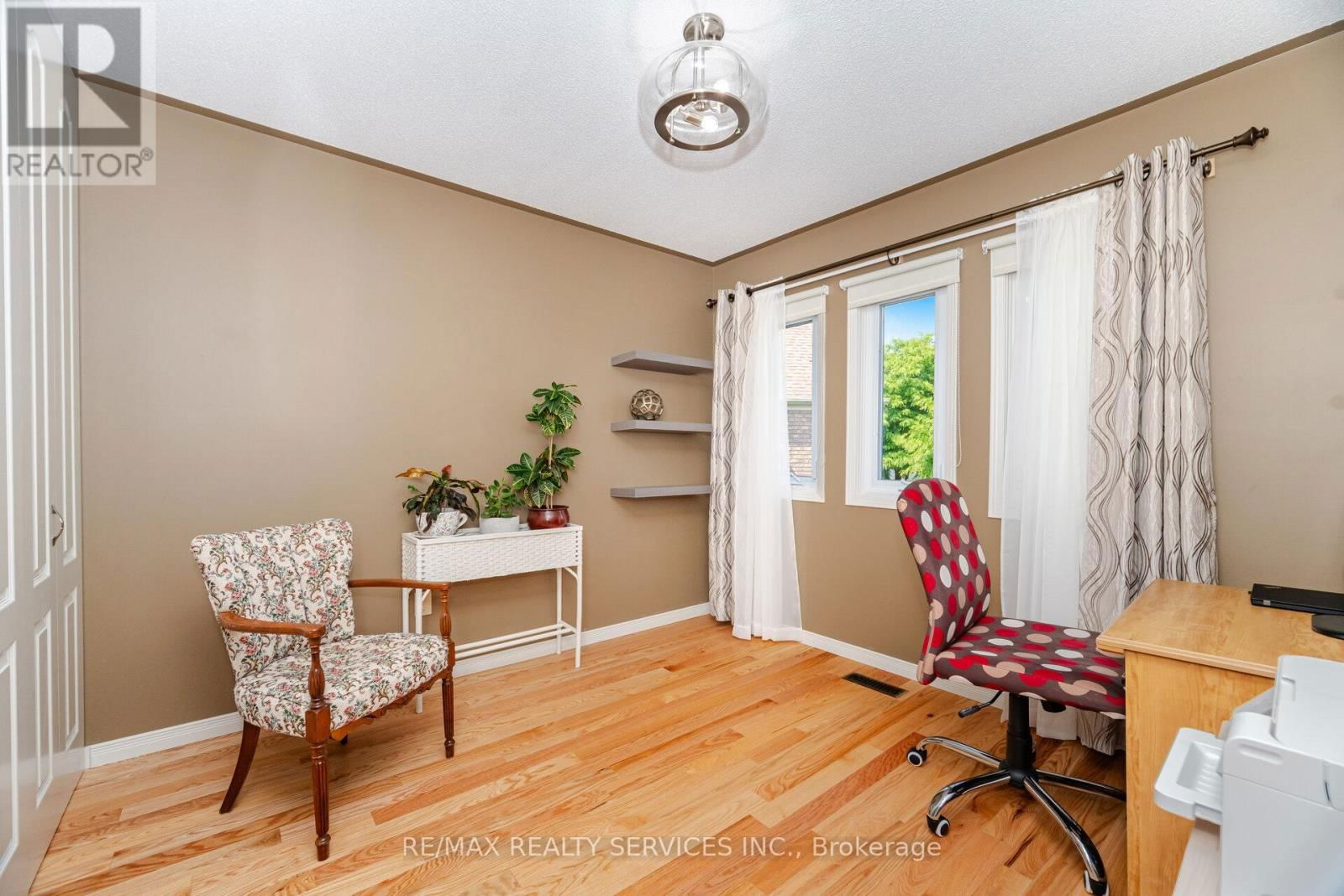 8 INWOOD PLACE Image 24