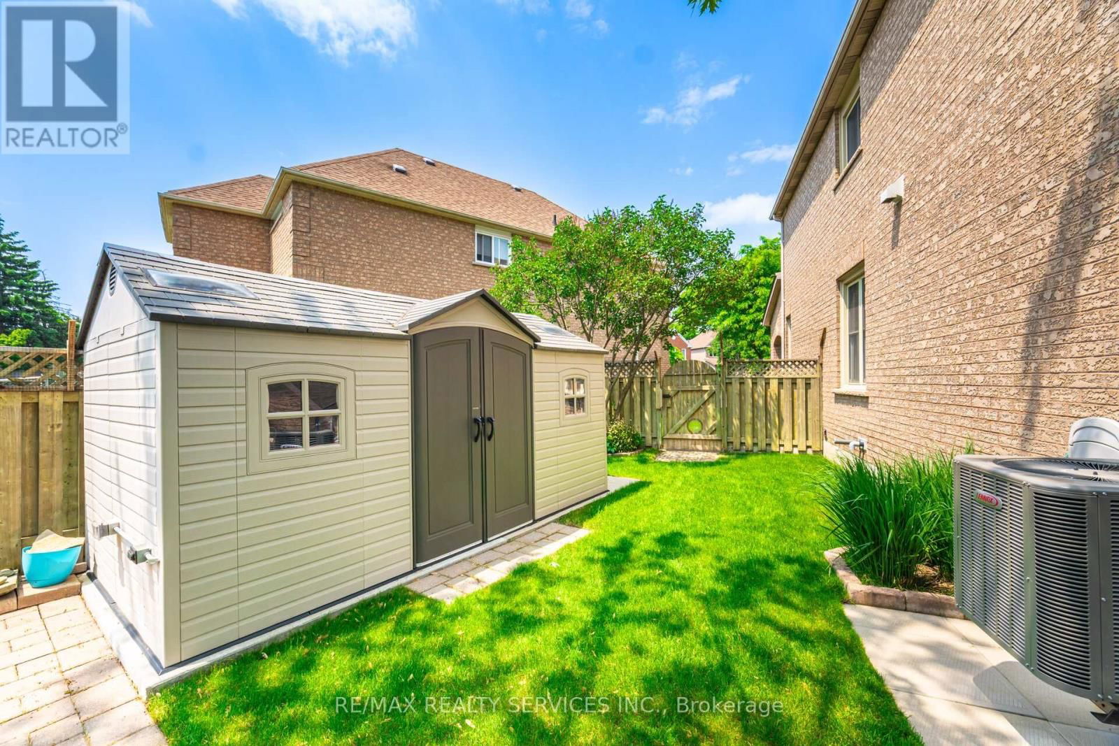 8 INWOOD PLACE Image 38