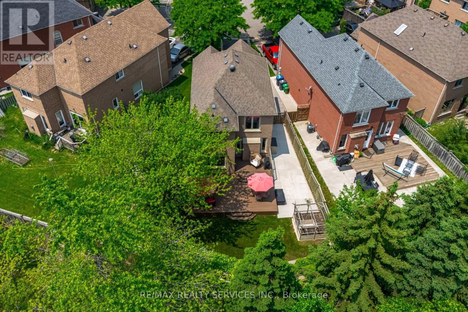 8 INWOOD PLACE Image 44