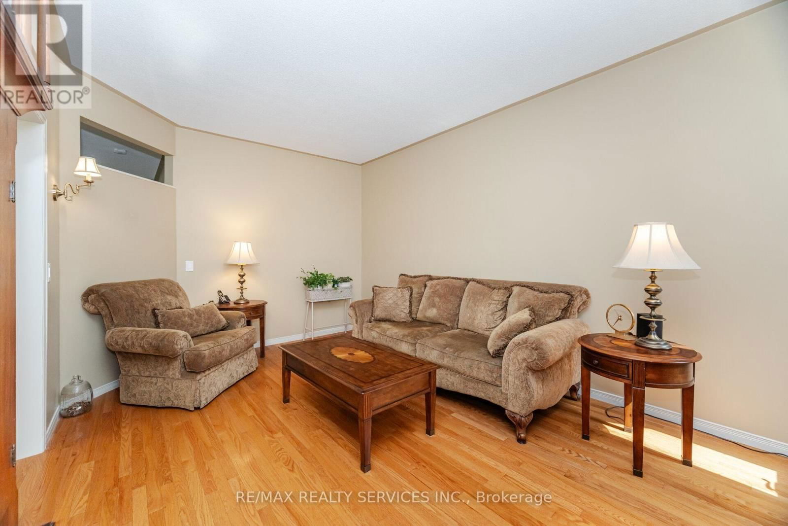8 INWOOD PLACE Image 9