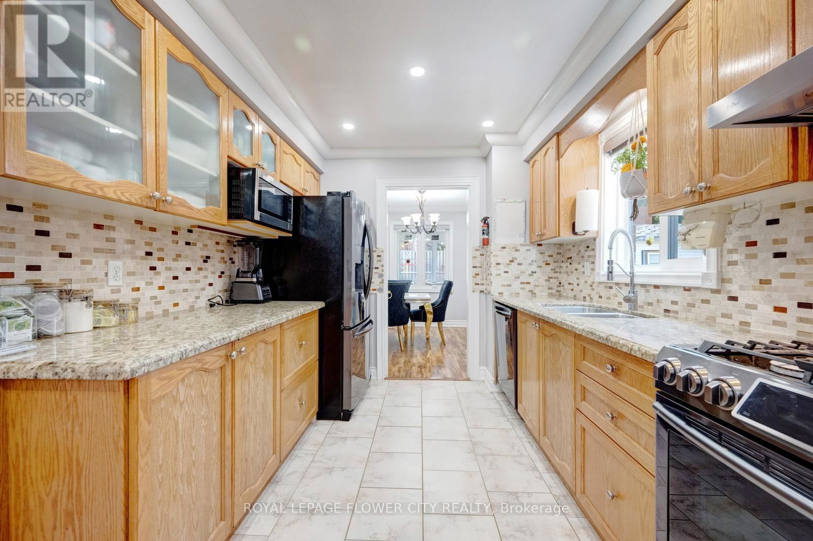 27 DENLOW DRIVE Image 14