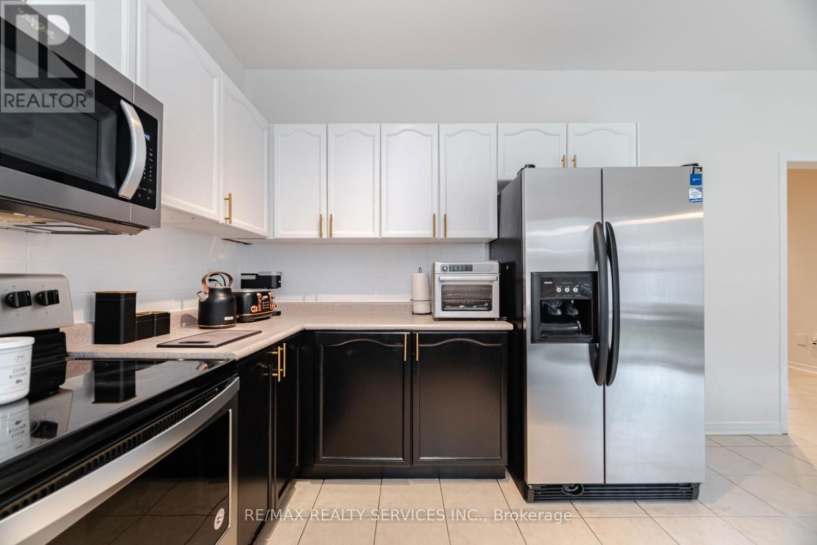77 MILKWEED CRESCENT Image 16
