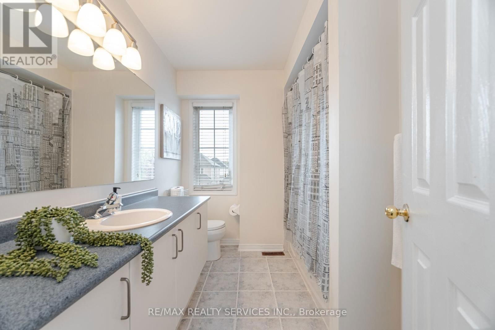 77 MILKWEED CRESCENT Image 30