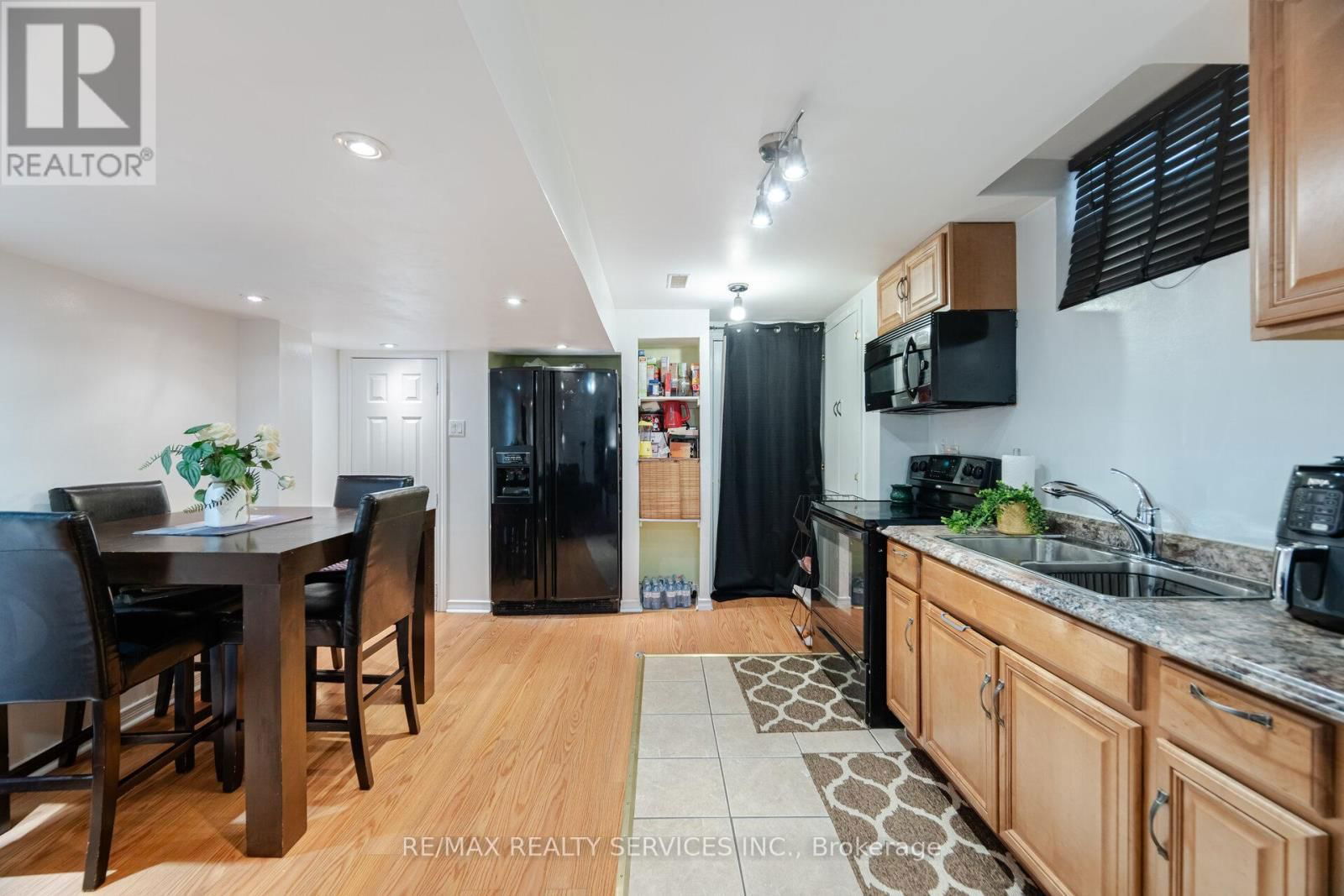 77 MILKWEED CRESCENT Image 32