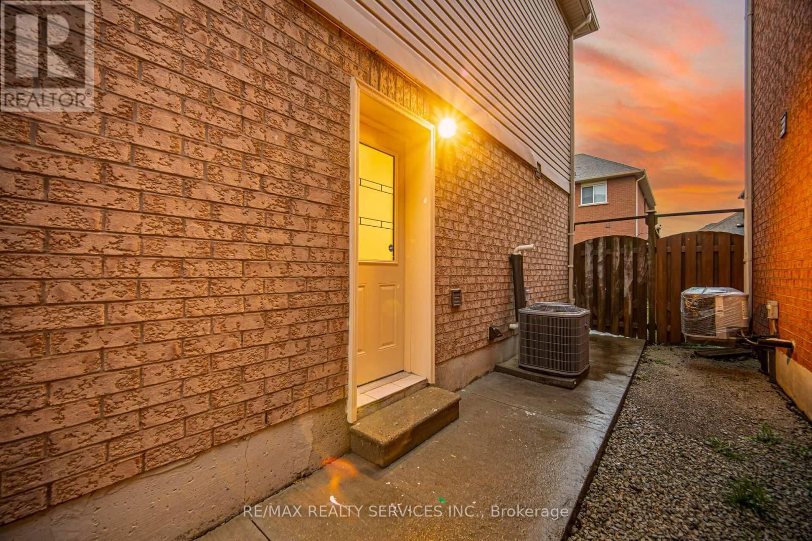 77 MILKWEED CRESCENT Image 39