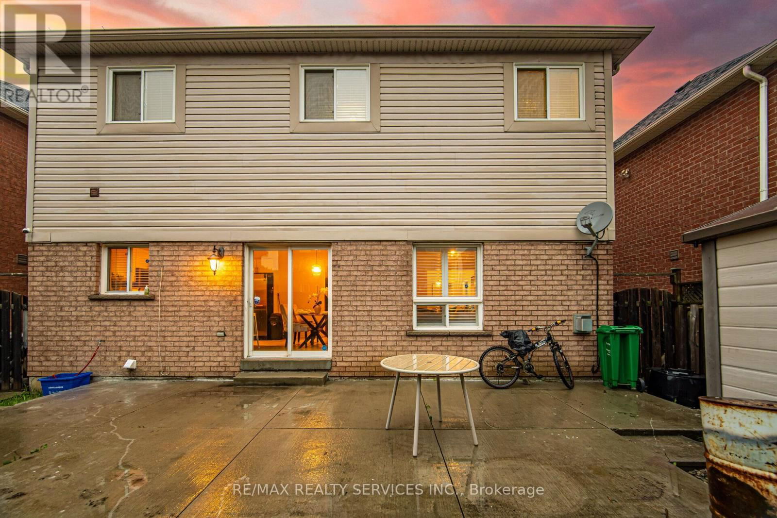 77 MILKWEED CRESCENT Image 40