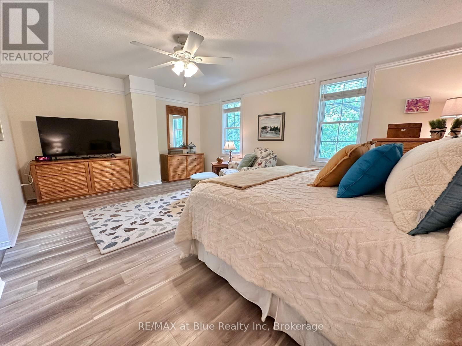 8 STORNWOOD COURT Image 19