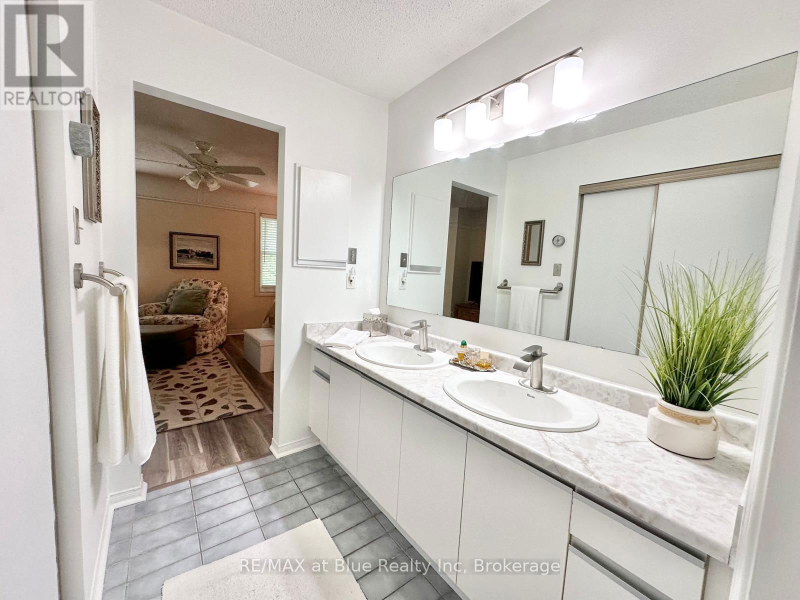 8 STORNWOOD COURT Image 20