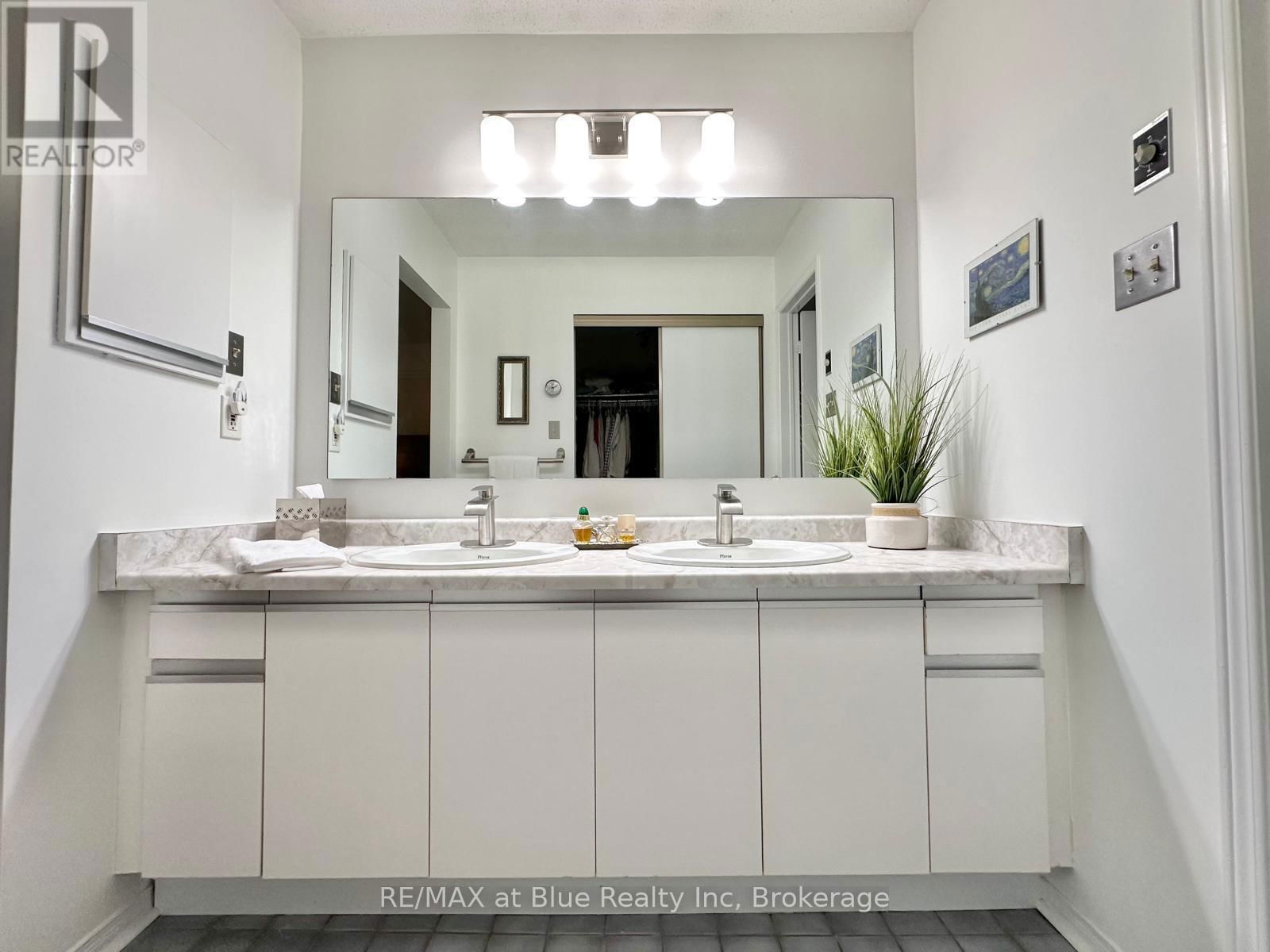 8 STORNWOOD COURT Image 21