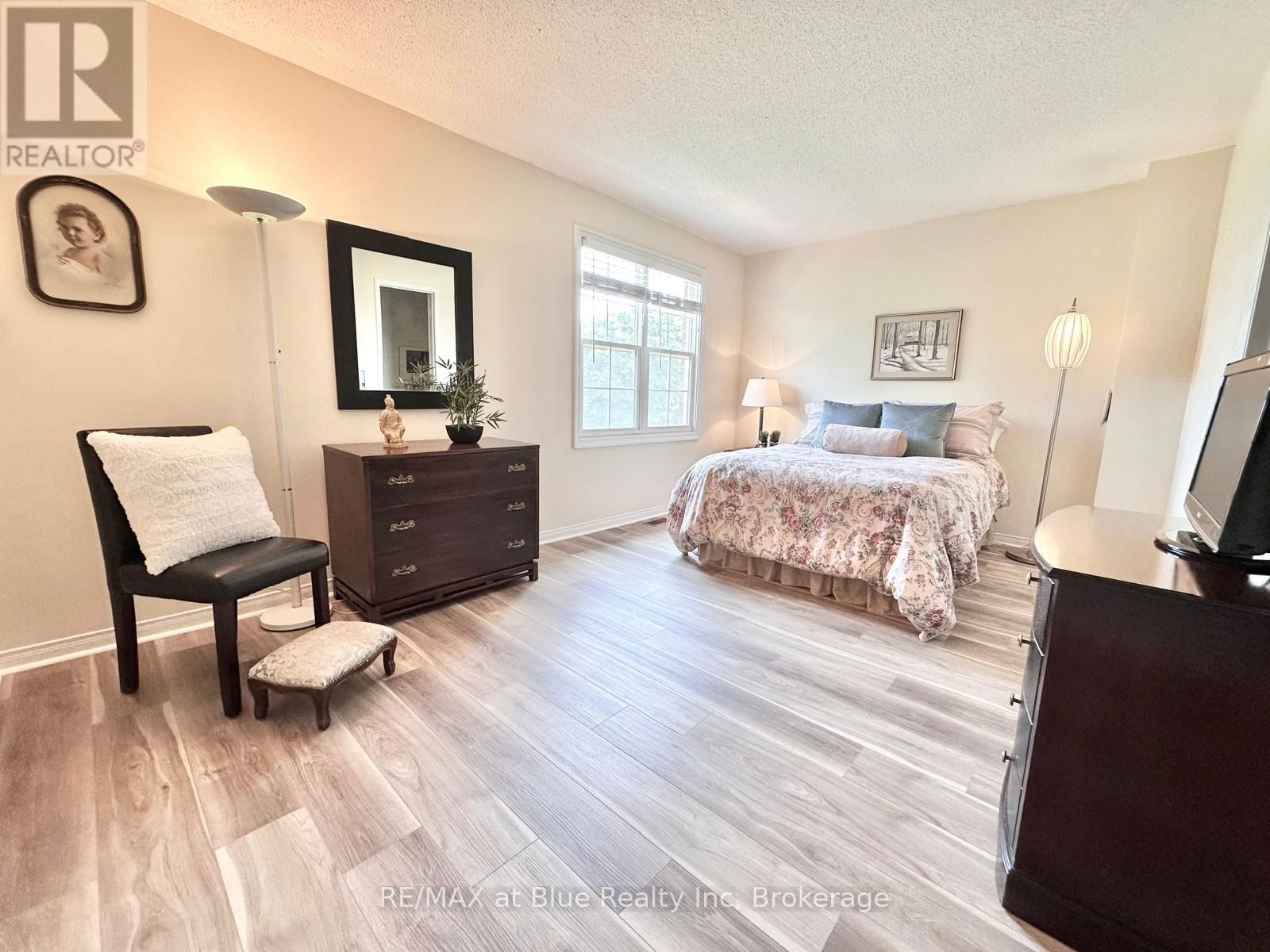 8 STORNWOOD COURT Image 28