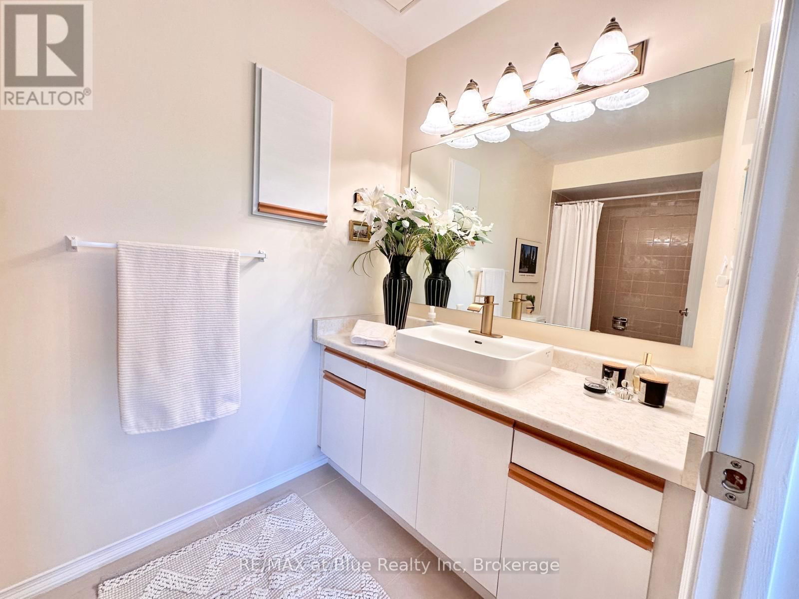 8 STORNWOOD COURT Image 30