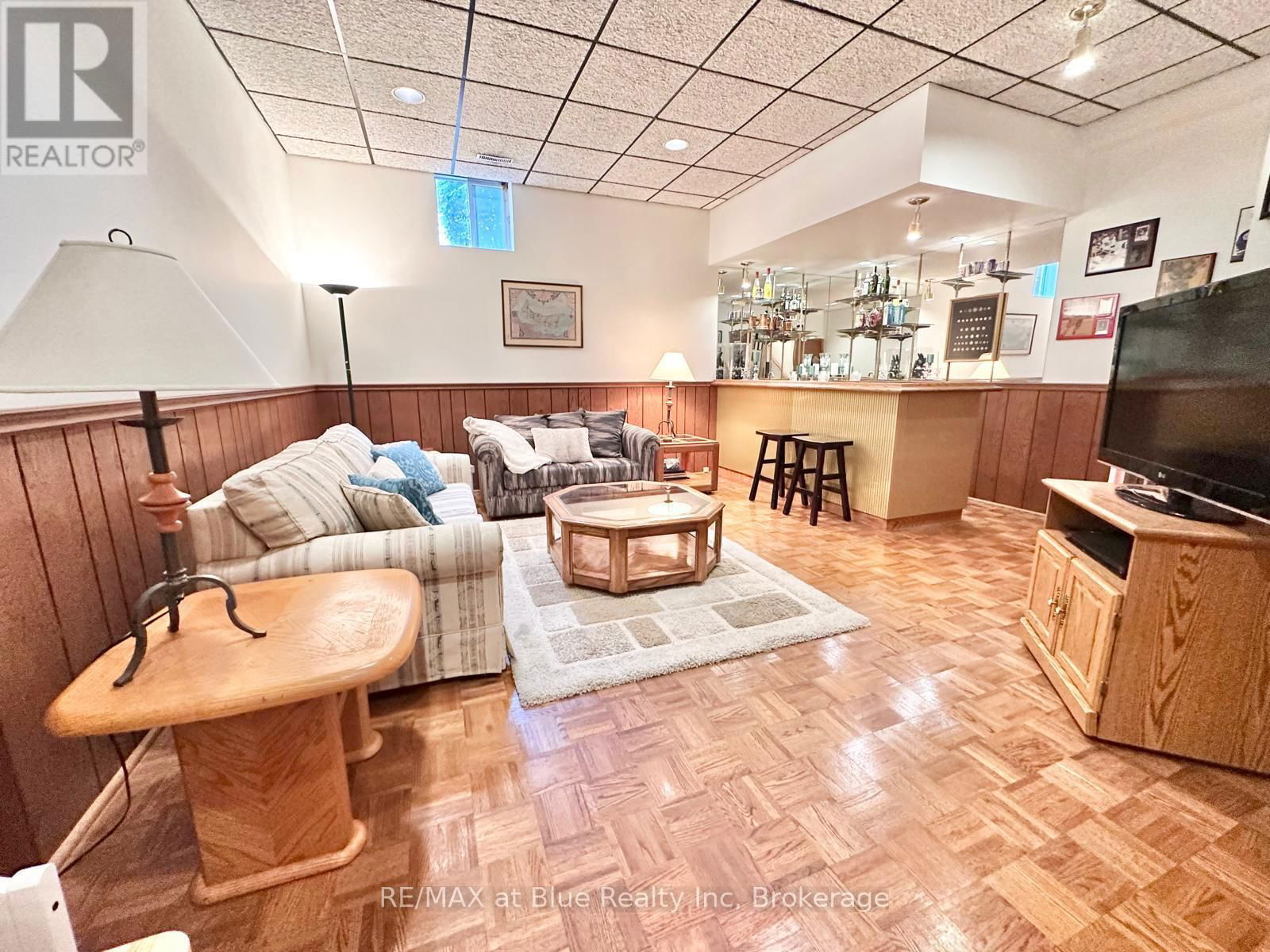 8 STORNWOOD COURT Image 32