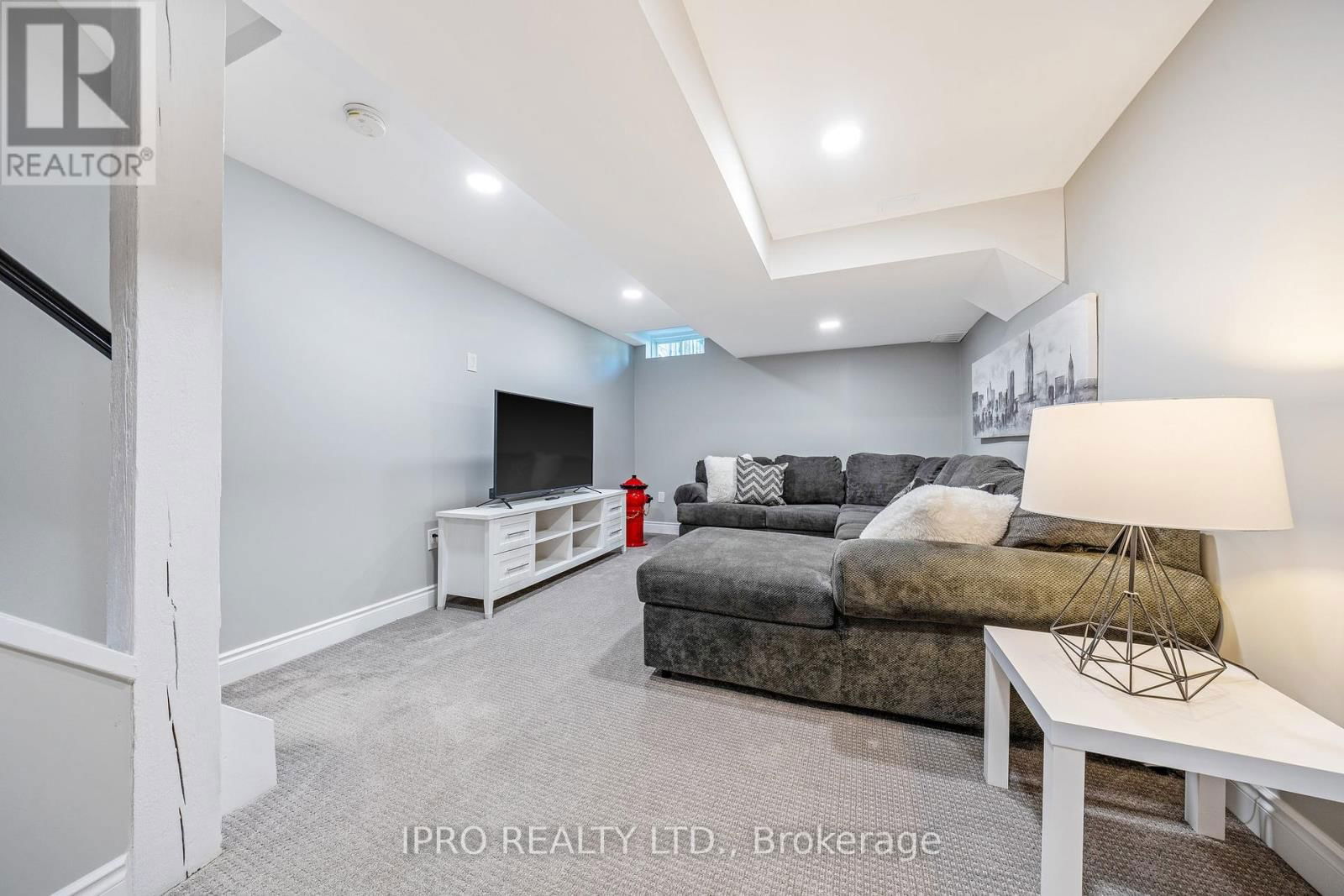 11 HARDING STREET Image 27