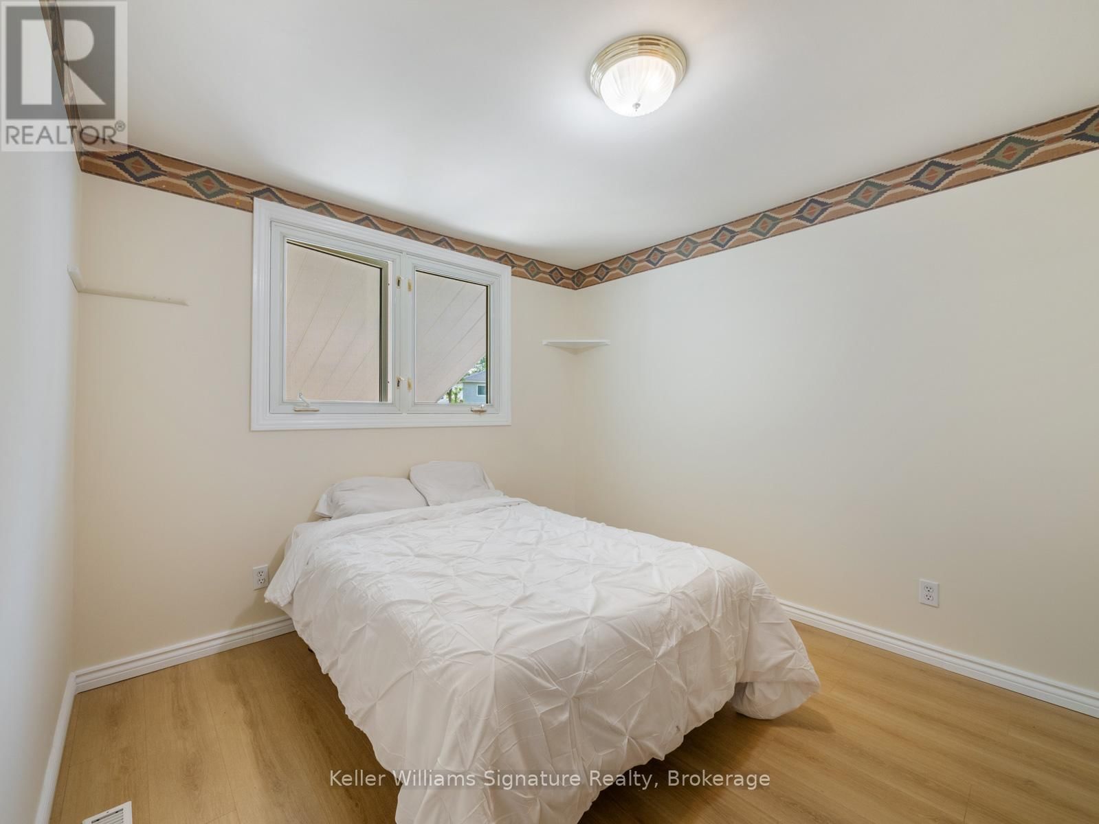 3138 MERRITT AVENUE Image 16