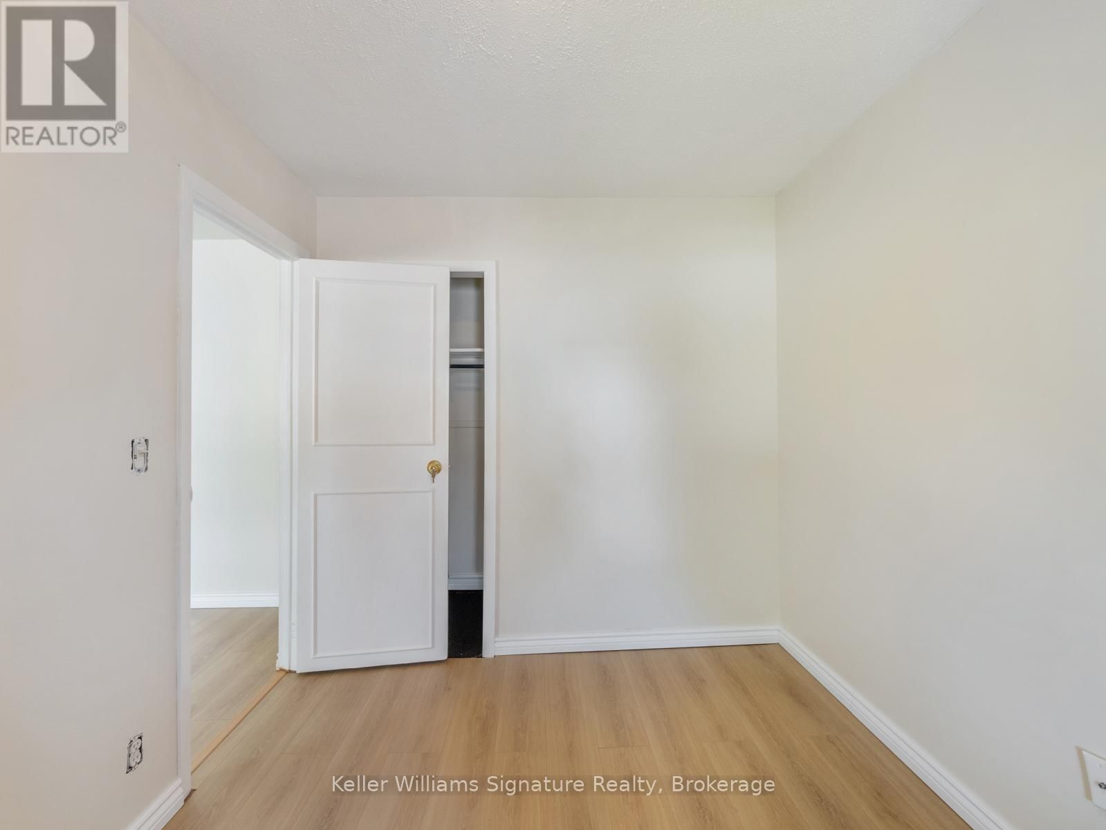 3138 MERRITT AVENUE Image 21