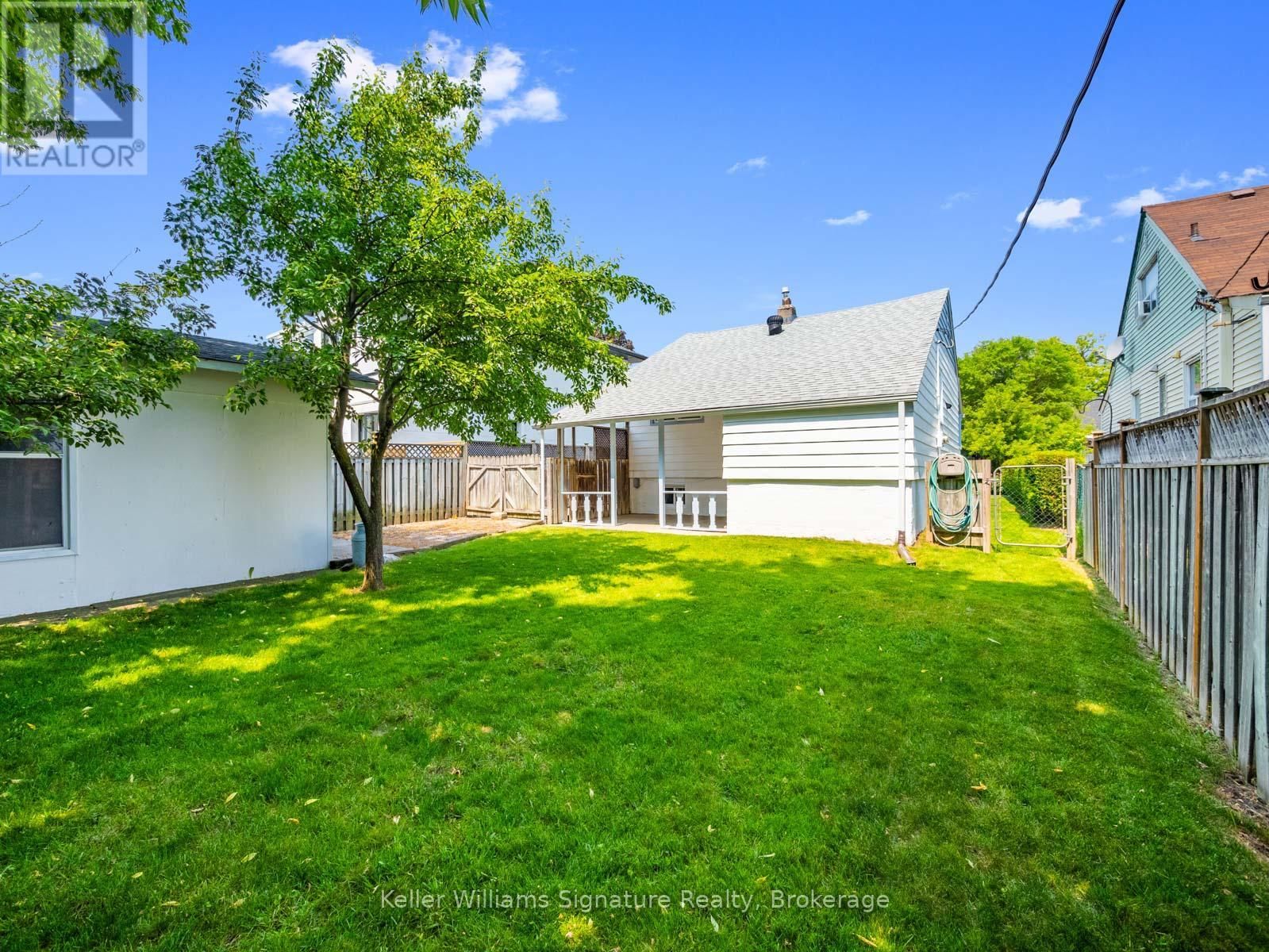 3138 MERRITT AVENUE Image 36