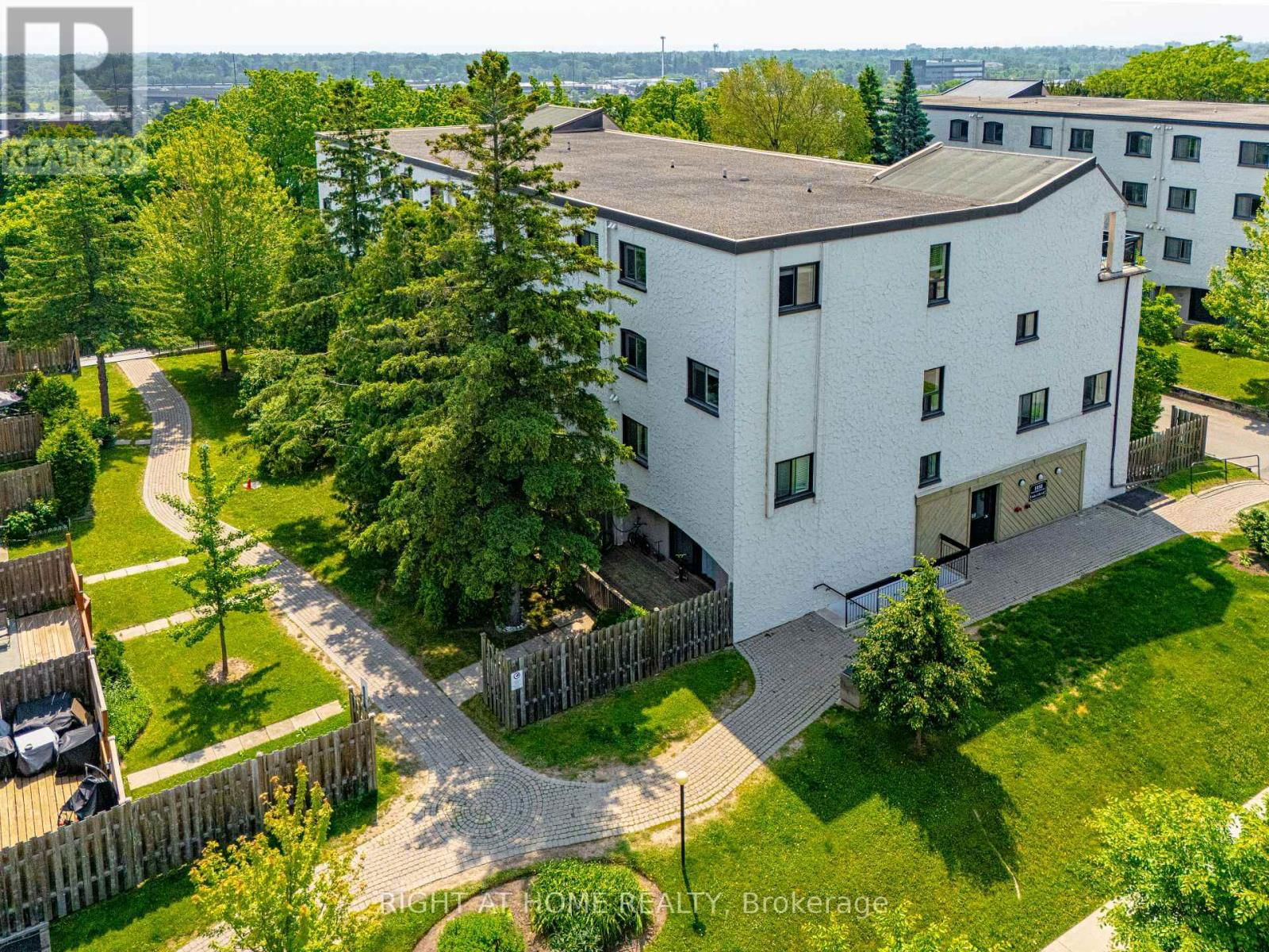 133 - 1058 FALGARWOOD DRIVE Image 28