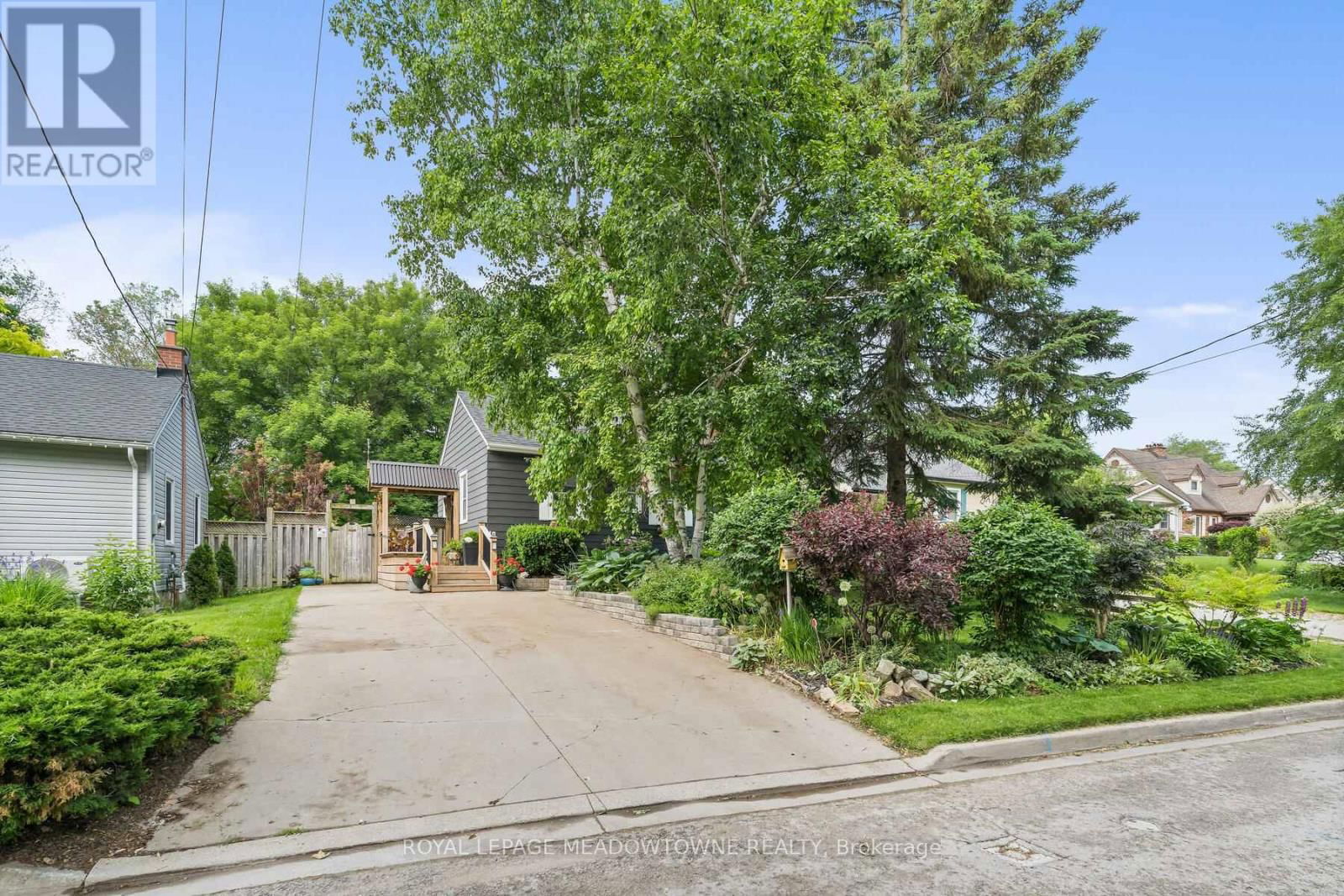 10 RIVERVIEW CRESCENT Image 4