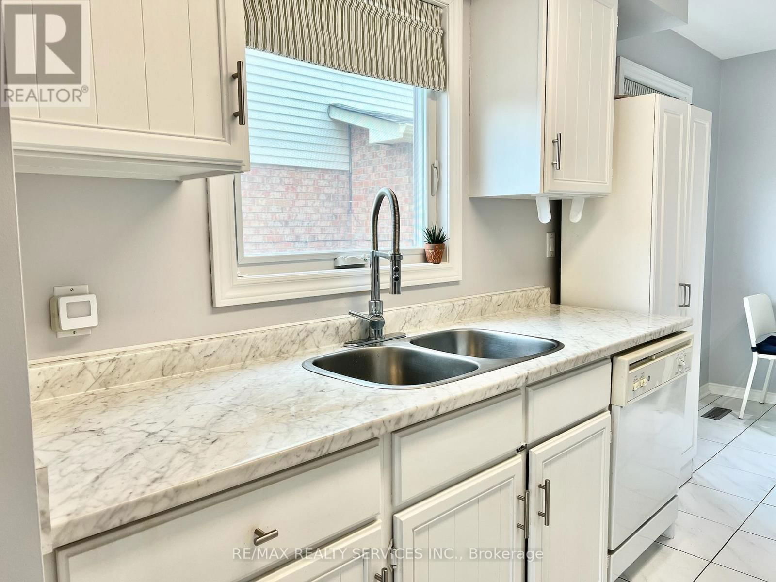 3 OLEANDER CRESCENT Image 14