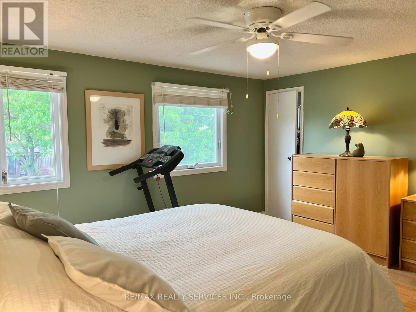 3 OLEANDER CRESCENT Image 23