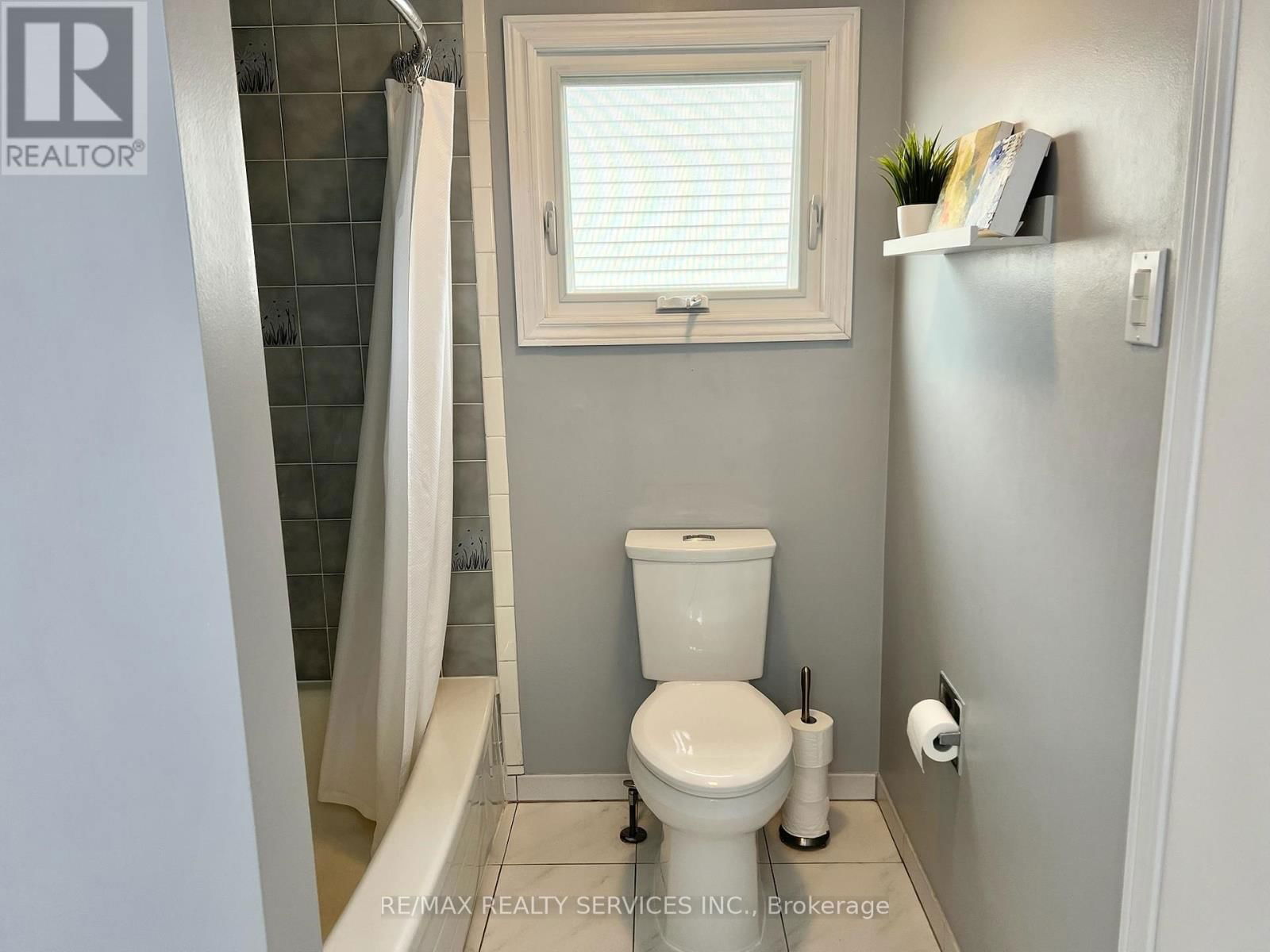 3 OLEANDER CRESCENT Image 25