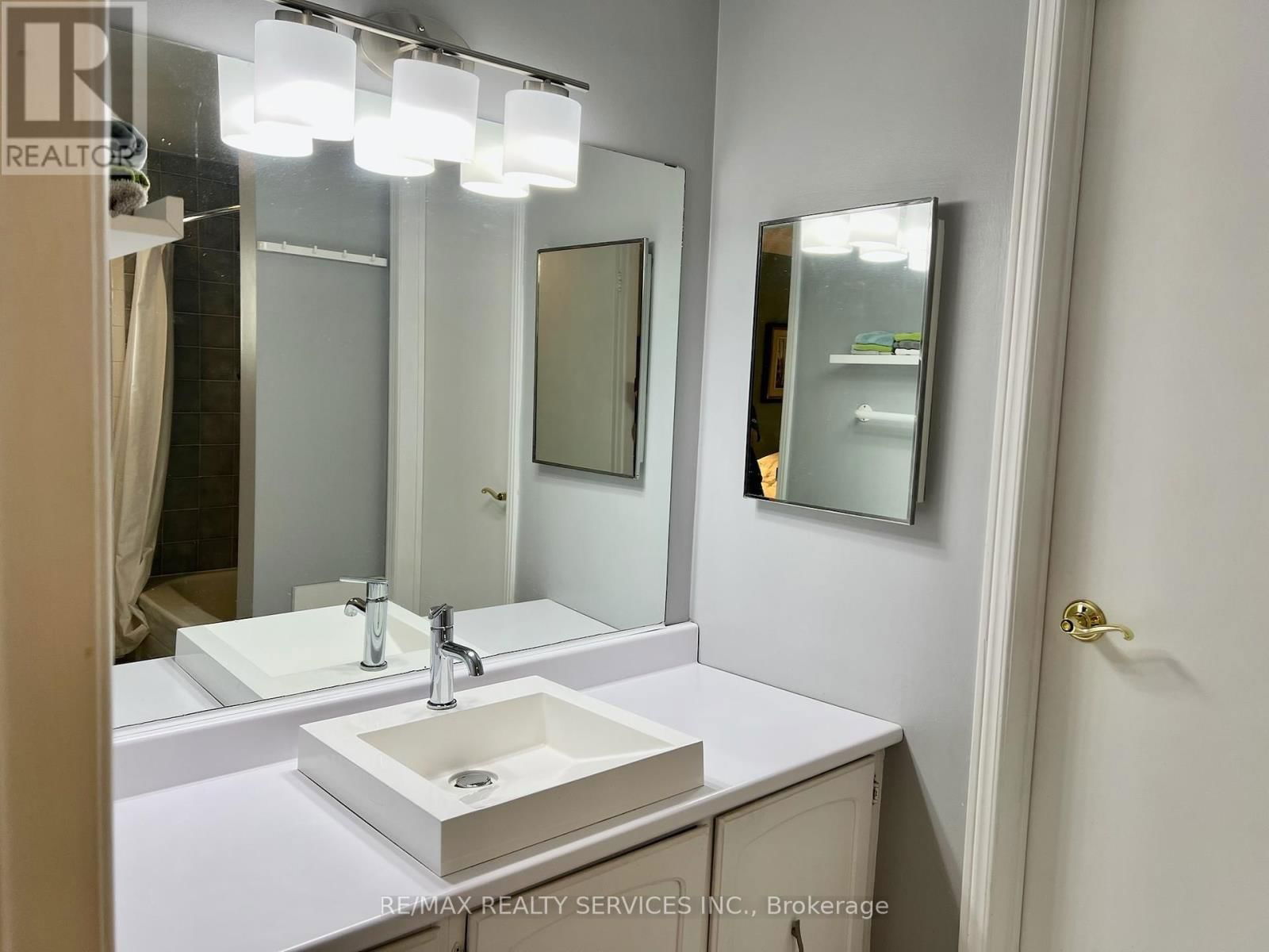 3 OLEANDER CRESCENT Image 26