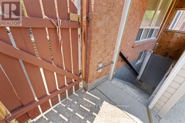 16 UPSHALL DRIVE Image 29