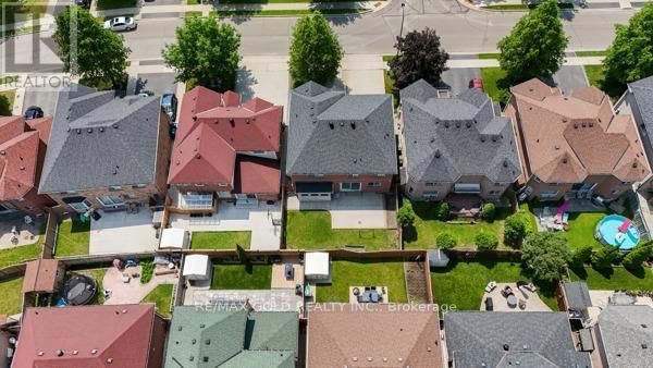 16 UPSHALL DRIVE Image 33