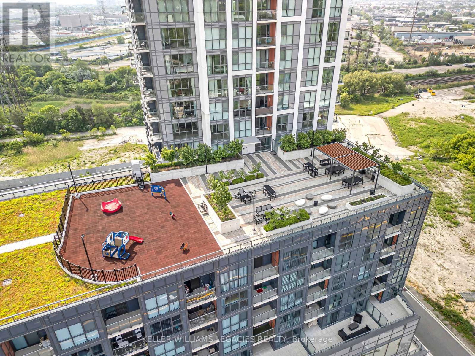 720 - 50 THOMAS RILEY ROAD Image 3