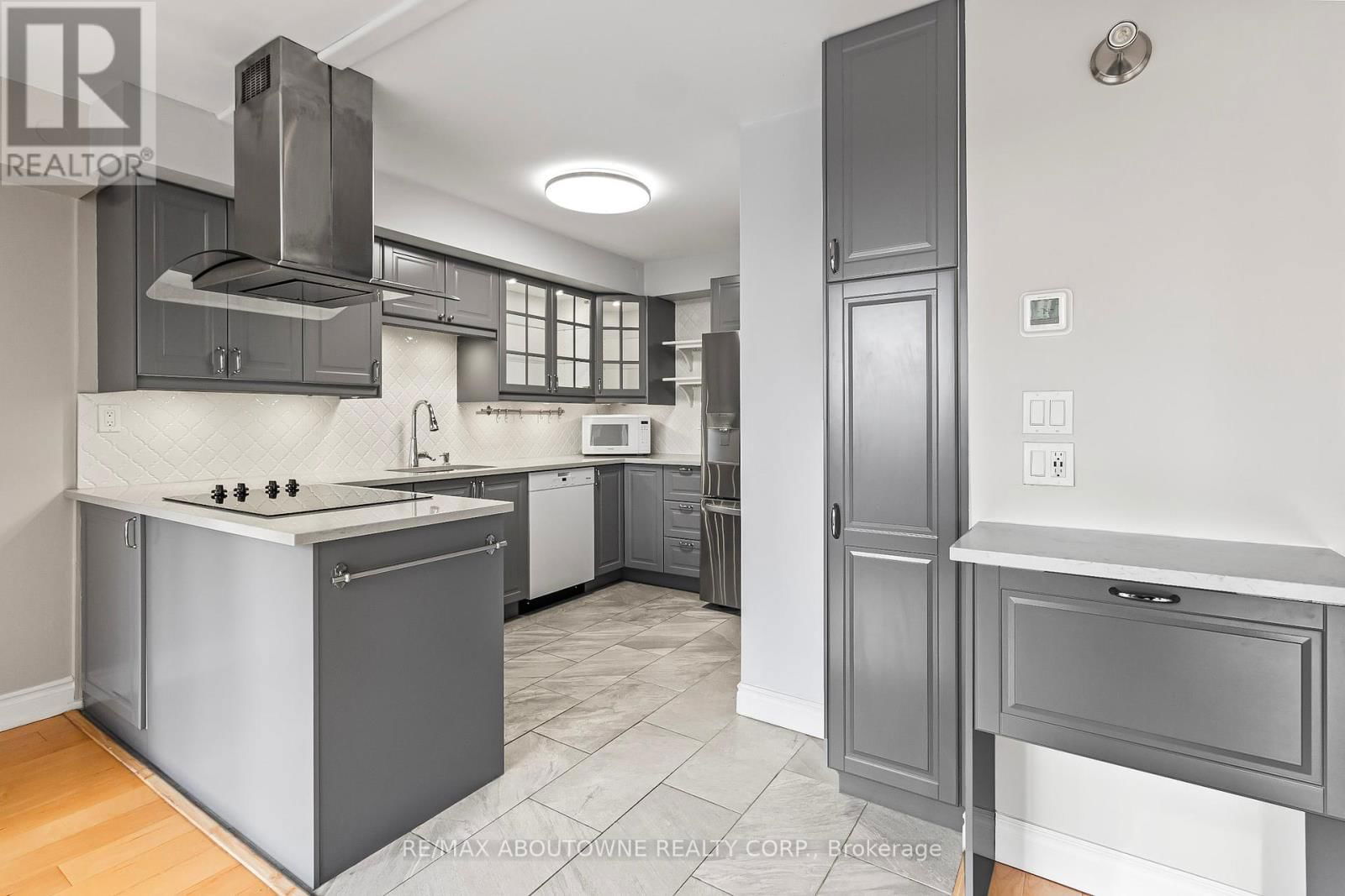 523 - 1300 MARLBOROUGH COURT Image 13