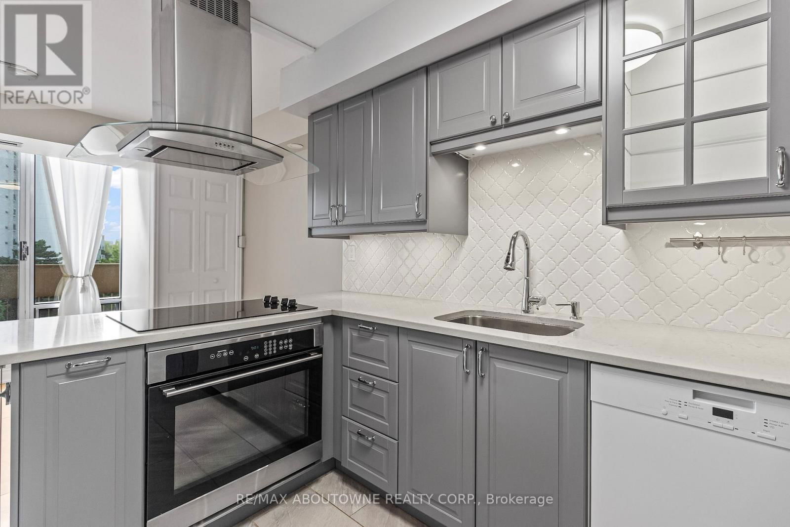 523 - 1300 MARLBOROUGH COURT Image 15