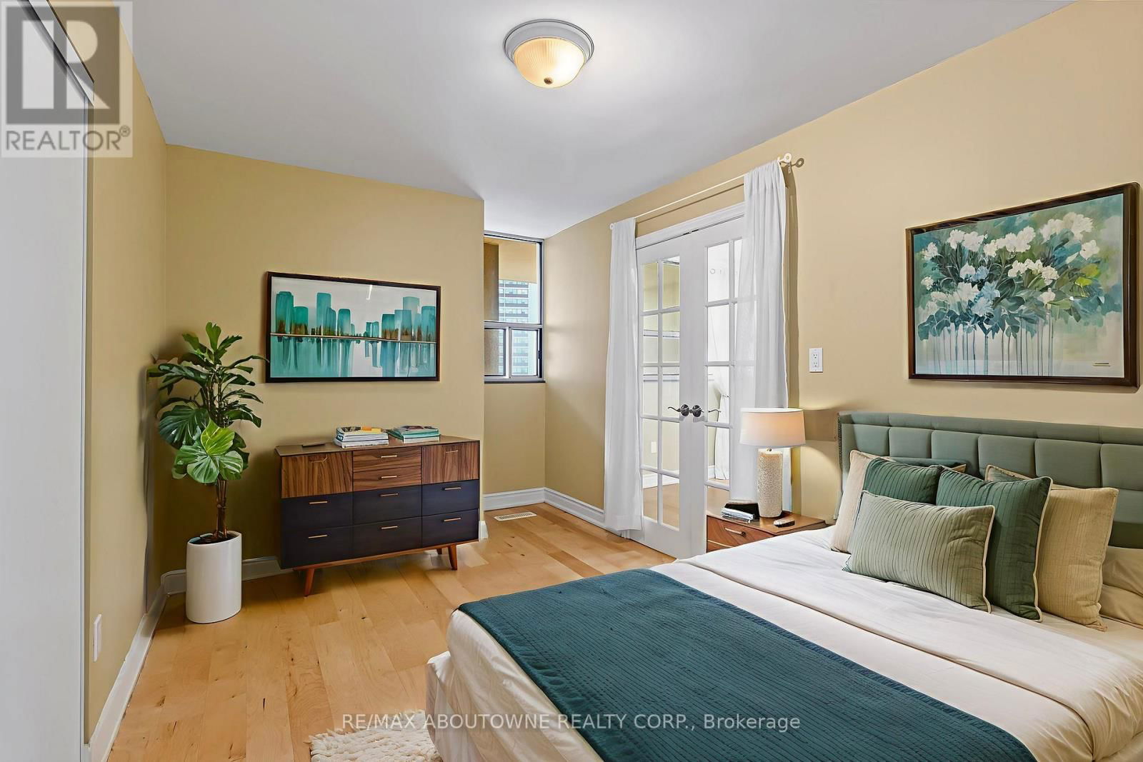 523 - 1300 MARLBOROUGH COURT Image 24