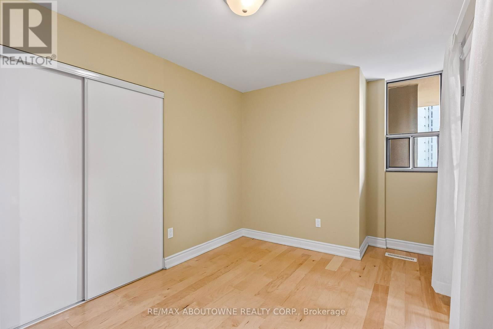 523 - 1300 MARLBOROUGH COURT Image 25