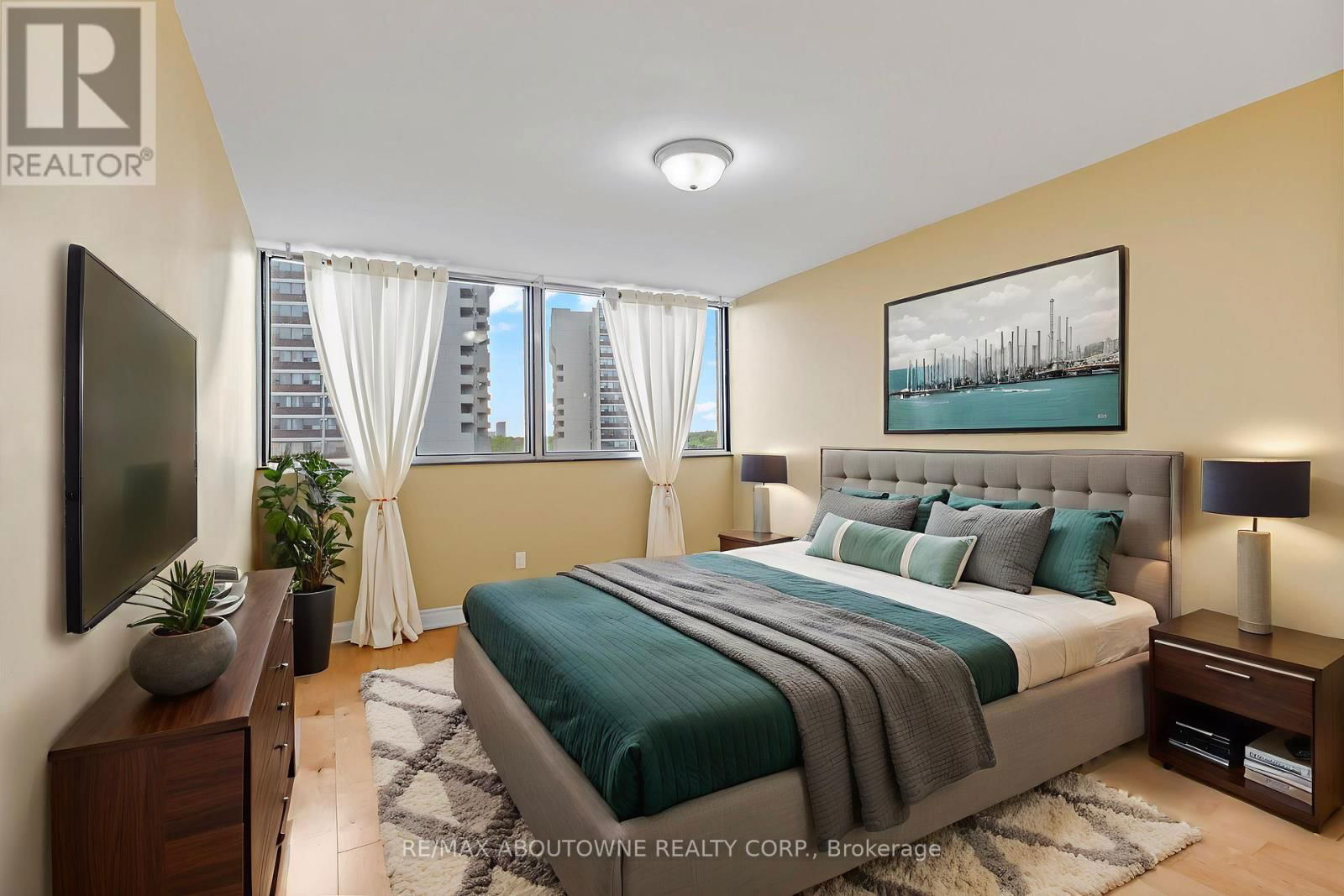 523 - 1300 MARLBOROUGH COURT Image 27
