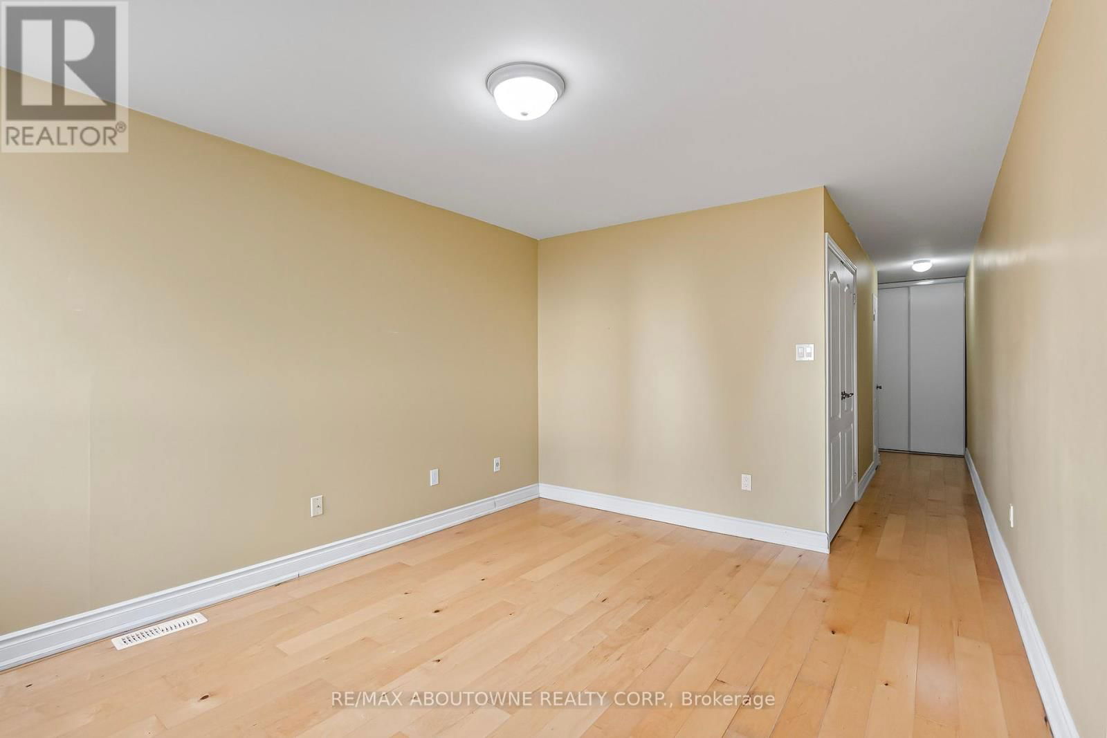 523 - 1300 MARLBOROUGH COURT Image 28